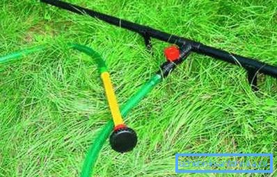 Temporary plumbing from plastic pipes in the country