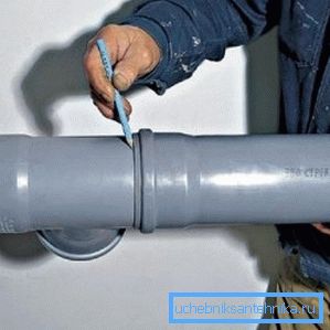 Insert the pipe, mark the location of the socket