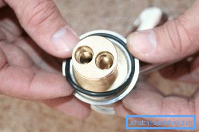We insert a new gasket.