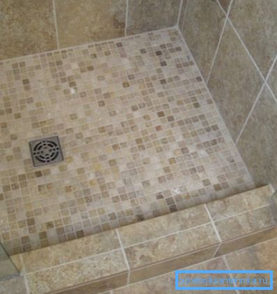 Built-in tile shower looks very attractive Built-in tile shower looks very attractive