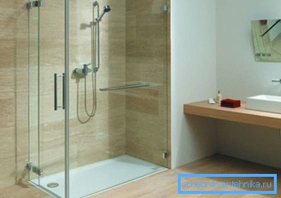 Built-in drain pan with clear tempered glass fencing. Built-in drain pan with clear tempered glass fencing.