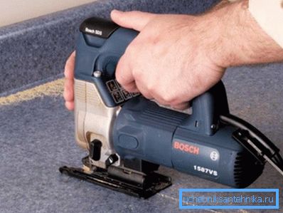 Cutting the seat starts from the drilled hole Cutting the seat starts from the drilled hole