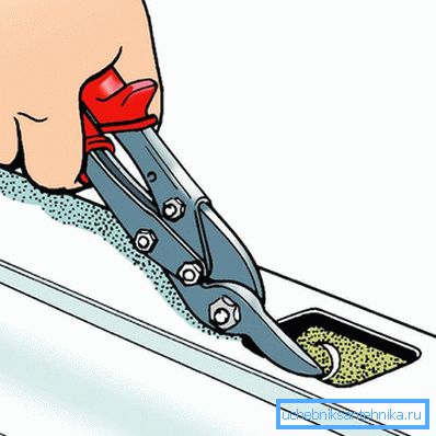 Cut out the hole for fixing the drain pipe
