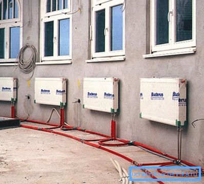 Due to the flexibility of polymer pipes it is convenient to use in rooms of irregular shape. Due to the flexibility of polymer pipes it is convenient to use in rooms of irregular shape.