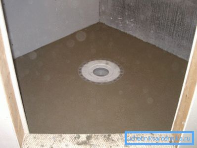 Concreted floor with a sink in the center. From above you can lay wooden flooring. Concreted floor with a sink in the center. From above you can lay wooden flooring.