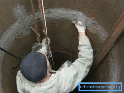 Sealing cracks between concrete rings Sealing cracks between concrete rings