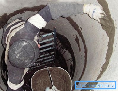 Seal the joints between the rings with cement mortar. Seal the joints between the rings with cement mortar.