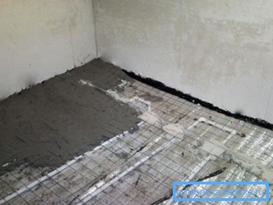 Filling of a heat-insulated floor from polypropylene pipes
