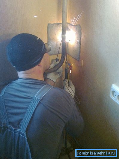 Replacing the heating pipe gas welding.