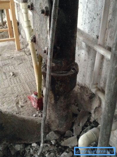 Replacing the risers in the apartment will not save you from leaks in the ceiling. Replacing the risers in the apartment will not save you from leaks in the ceiling.