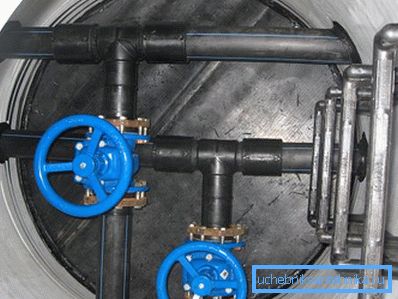 Shut-off valves in the well water supply. Shut-off valves in the well water supply.