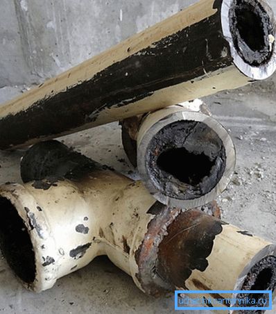 The clogging of the internal lumen of the sewer pipe. The clogging of the internal lumen of the sewer pipe.