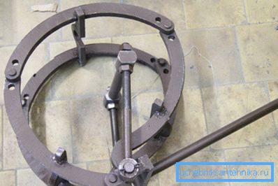 Clip with eccentric mechanism Clip with eccentric mechanism