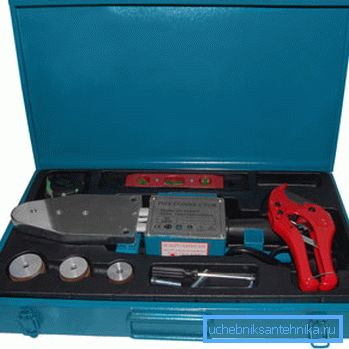It is advisable to use a special soldering iron for welding polymer pipes. It is advisable to use a special soldering iron for welding polymer pipes.