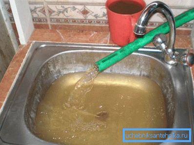 Ferrous water in the well requires cleaning before use. Ferrous water in the well requires cleaning before use.