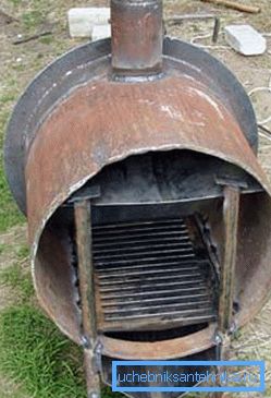 Homemade iron stove out of the pipe for the garage Homemade iron stove out of the pipe for the garage