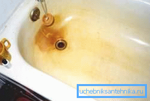 Iron impurities dye the enamel on the plumbing. Iron impurities dye the enamel on the plumbing.